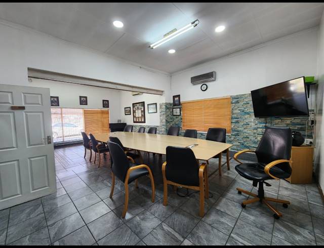 991M² OFFICE FOR SALE IN VEREENIGING CENTRAL